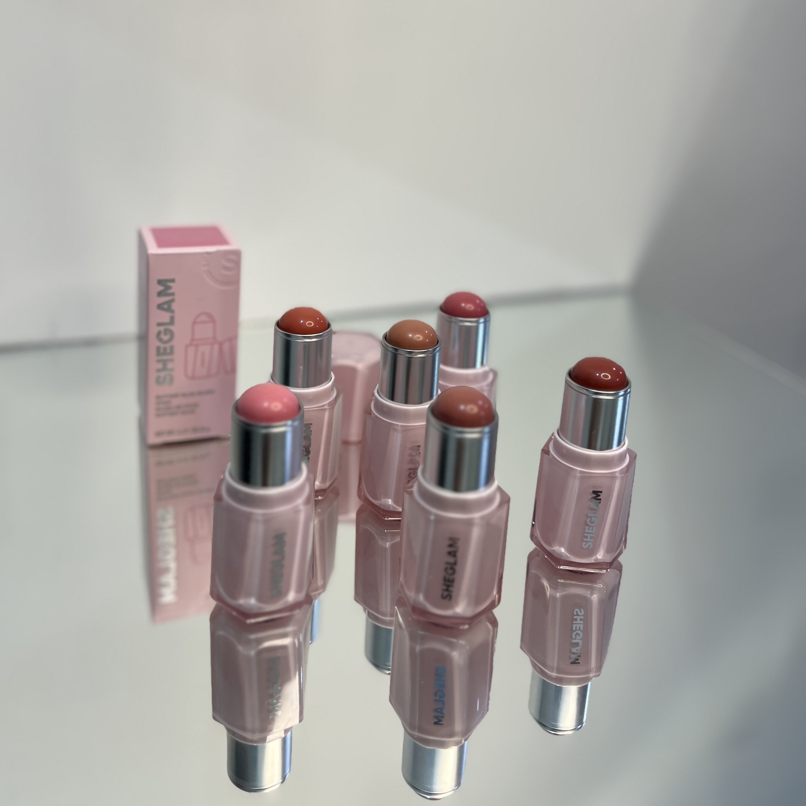 رژگونه استیکی کَره ای شیگلم